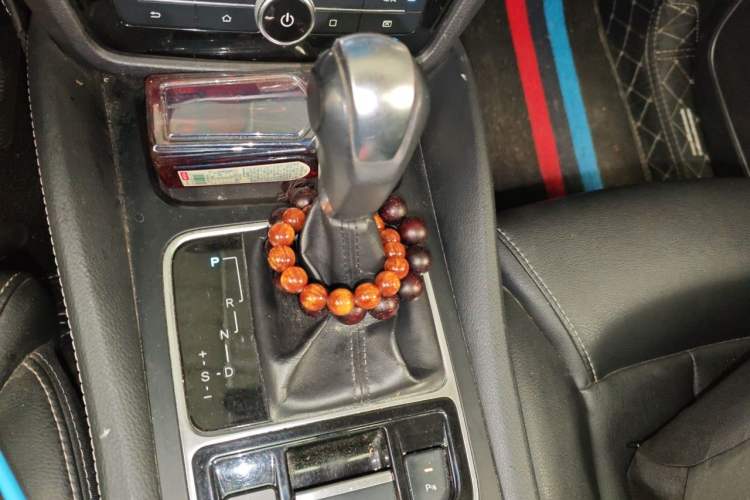 Used BYD Song MAX 2017 1.5T Automatic Smart Connect Elite 7-Seater Gear Lever