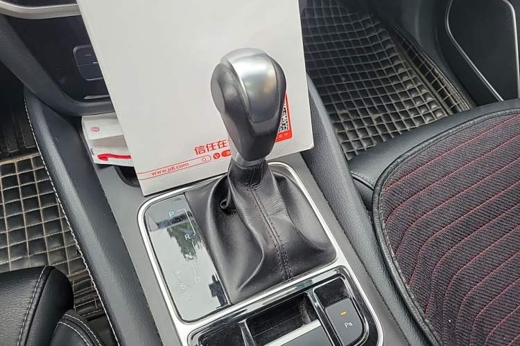 Used BYD Song MAX 2017 1.5T Automatic Smart Connect Elite 7-Seater Gear Lever