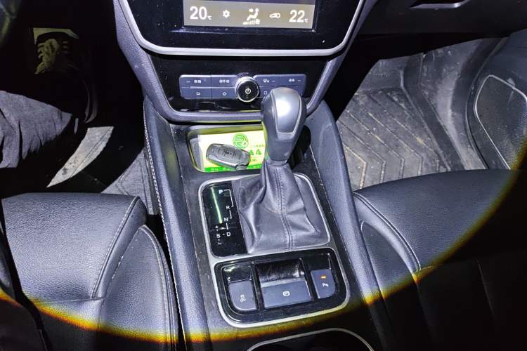 Used BYD Song MAX 2017 1.5T Automatic Smart Connect Luxury 7-Seater Gear Lever