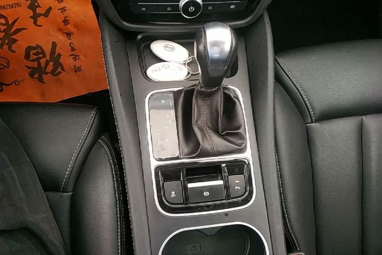 Used BYD Song MAX 2017 1.5T Automatic Smart Connect Elite 7-Seater Gear Lever