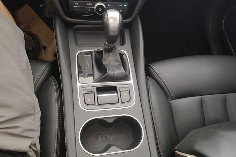 Used BYD Song MAX 2017 1.5T Automatic Smart Connect Elite 7-Seater Gear Lever