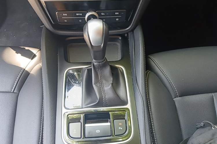Used BYD Song MAX 2017 1.5T Automatic Smart Connect Elite 7-Seater Gear Lever