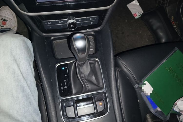 Used BYD Song MAX 2017 1.5T Automatic Smart Connect Luxury 7-Seater Gear Lever