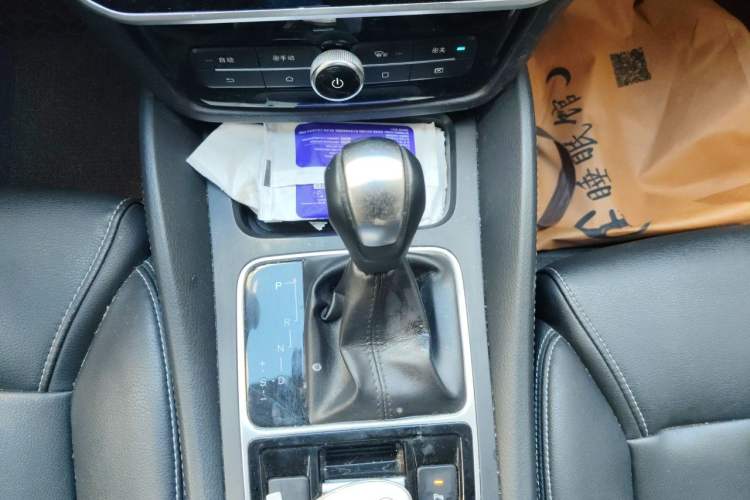 Used BYD Song MAX 2017 1.5T Automatic Smart Connect Elite 7-Seater Gear Lever