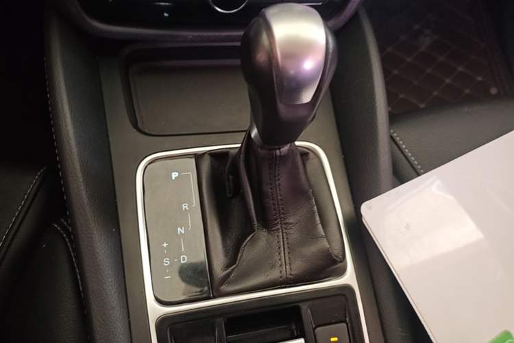 Used BYD Song MAX 2017 1.5T Automatic Smart Connect Elite 7-Seater Gear Lever