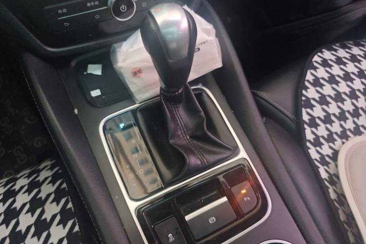 Used BYD Song MAX 2017 1.5T Automatic Smart Connect Prestige 7-Seater Gear Lever