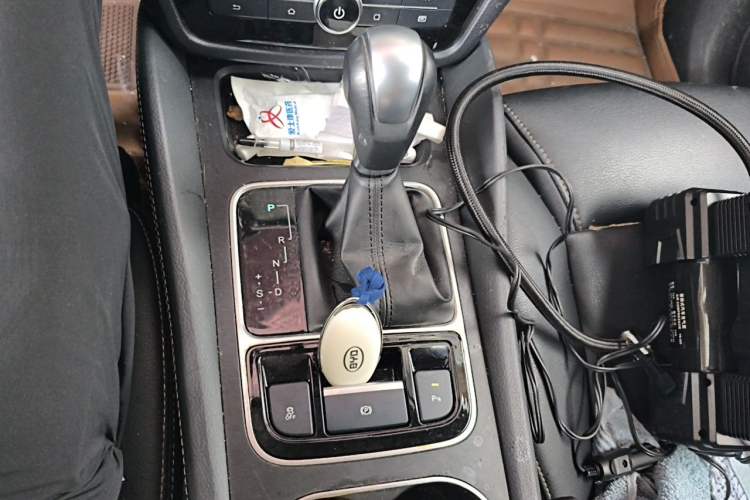 Used BYD Song MAX 2017 1.5T Automatic Smart Connect Elite 7-Seater Gear Lever