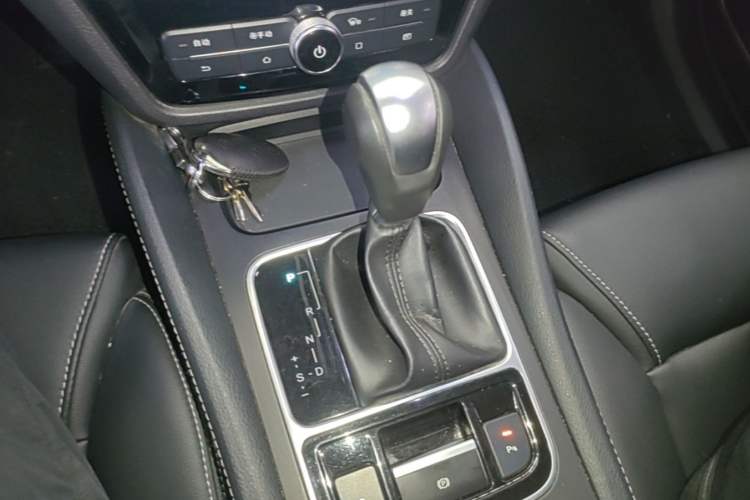Used BYD Song MAX 2017 1.5T Automatic Smart Connect Elite 7-Seater Gear Lever