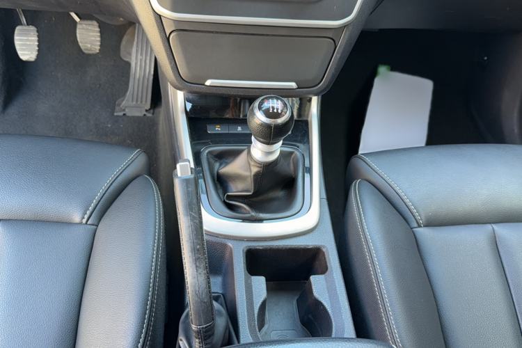 Used BYD Song MAX 2017 1.5T Manual Smart Connect Luxury 7-Seater Gear Lever