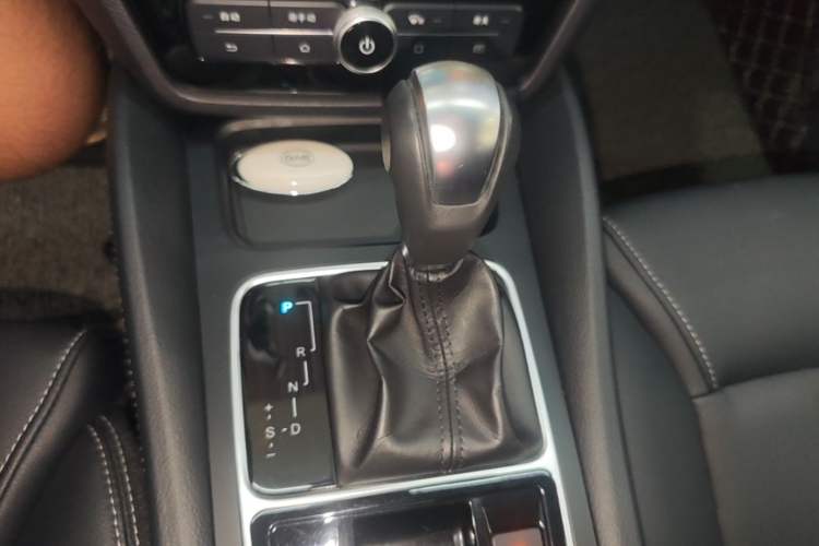 Used BYD Song MAX 2017 1.5T Automatic Smart Connect Elite 7-Seater Gear Lever
