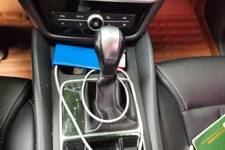 Used BYD Song MAX 2017 1.5T Automatic Smart Connect Luxury 7-Seater Gear Lever