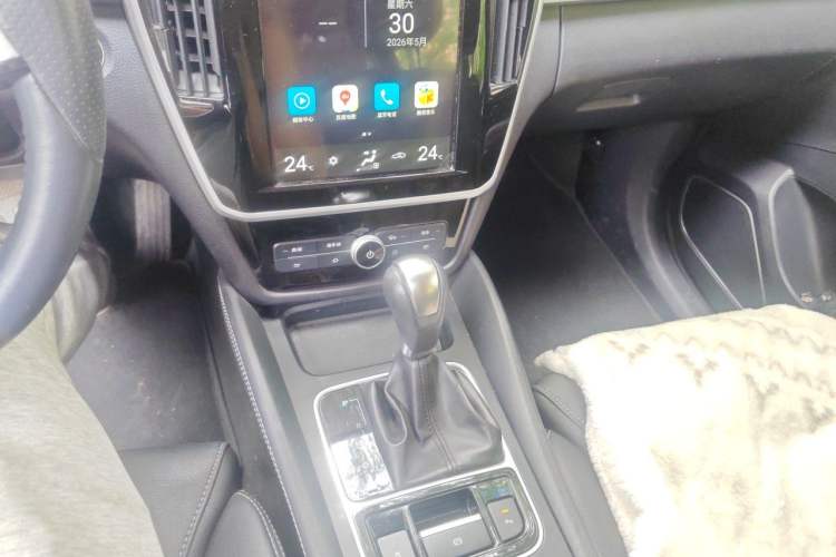 Used BYD Song MAX 2017 1.5T Automatic Smart Connect Elite 7-Seater Gear Lever