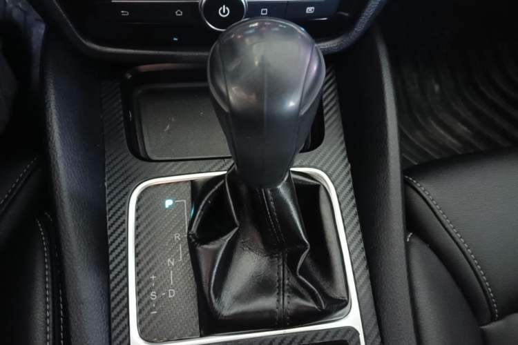 Used BYD Song MAX 2017 1.5T Automatic Smart Connect Prestige 7-Seater Gear Lever
