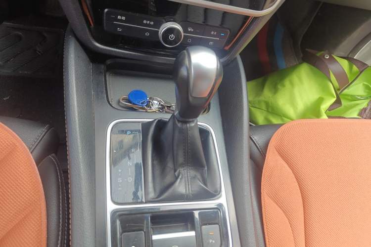 Used BYD Song MAX 2017 1.5T Automatic Smart Connect Prestige 7-Seater Gear Lever