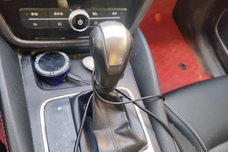 Used BYD Song MAX 2017 1.5T Automatic Smart Connect Luxury 7-Seater Gear Lever
