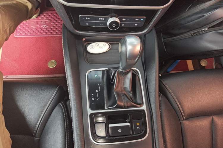 Used BYD Song MAX 2017 1.5T Automatic Smart Connect Elite 7-Seater Gear Lever