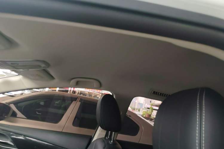 Used BYD Song MAX 2017 1.5T Manual Smart Connect Luxury 7-Seater Headliner