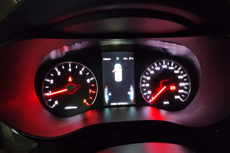 Used BYD Song MAX 2017 1.5T Automatic Smart Connect Luxury 7-Seater Instrument Cluster