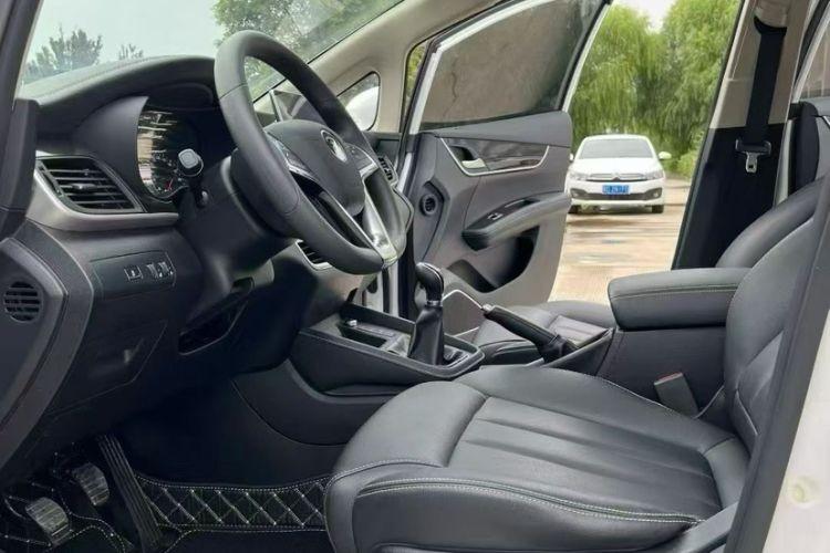 Used BYD Song MAX 2017 1.5T Automatic Smart Connect Elite 7-Seater Interior 1