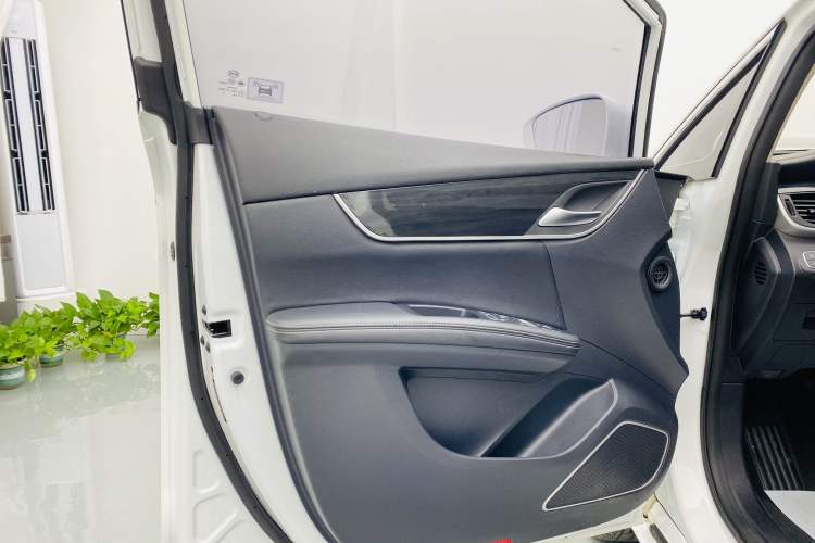 Used BYD Song MAX 2017 1.5T Automatic Smart Connect Elite 7-Seater Interior 10