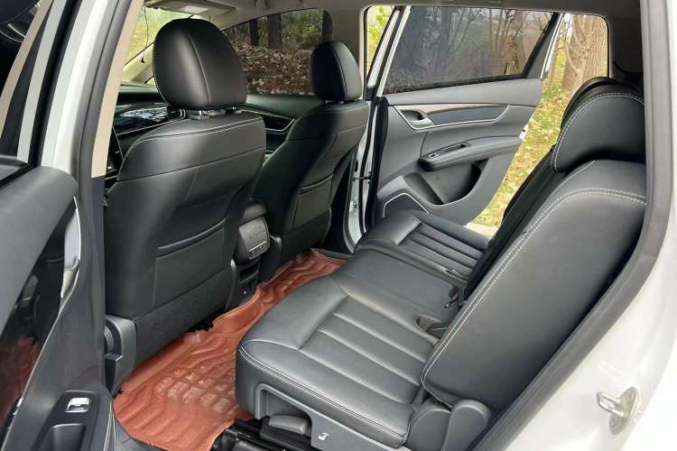 Used BYD Song MAX 2017 1.5T Automatic Smart Connect Luxury 7-Seater Interior 3