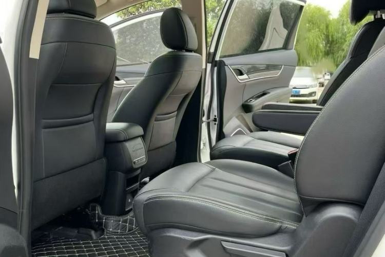 Used BYD Song MAX 2017 1.5T Automatic Smart Connect Elite 7-Seater Interior 3