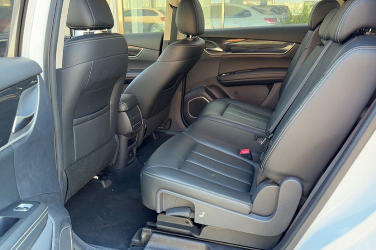 Used BYD Song MAX 2017 1.5T Manual Smart Connect Luxury 7-Seater Interior 3