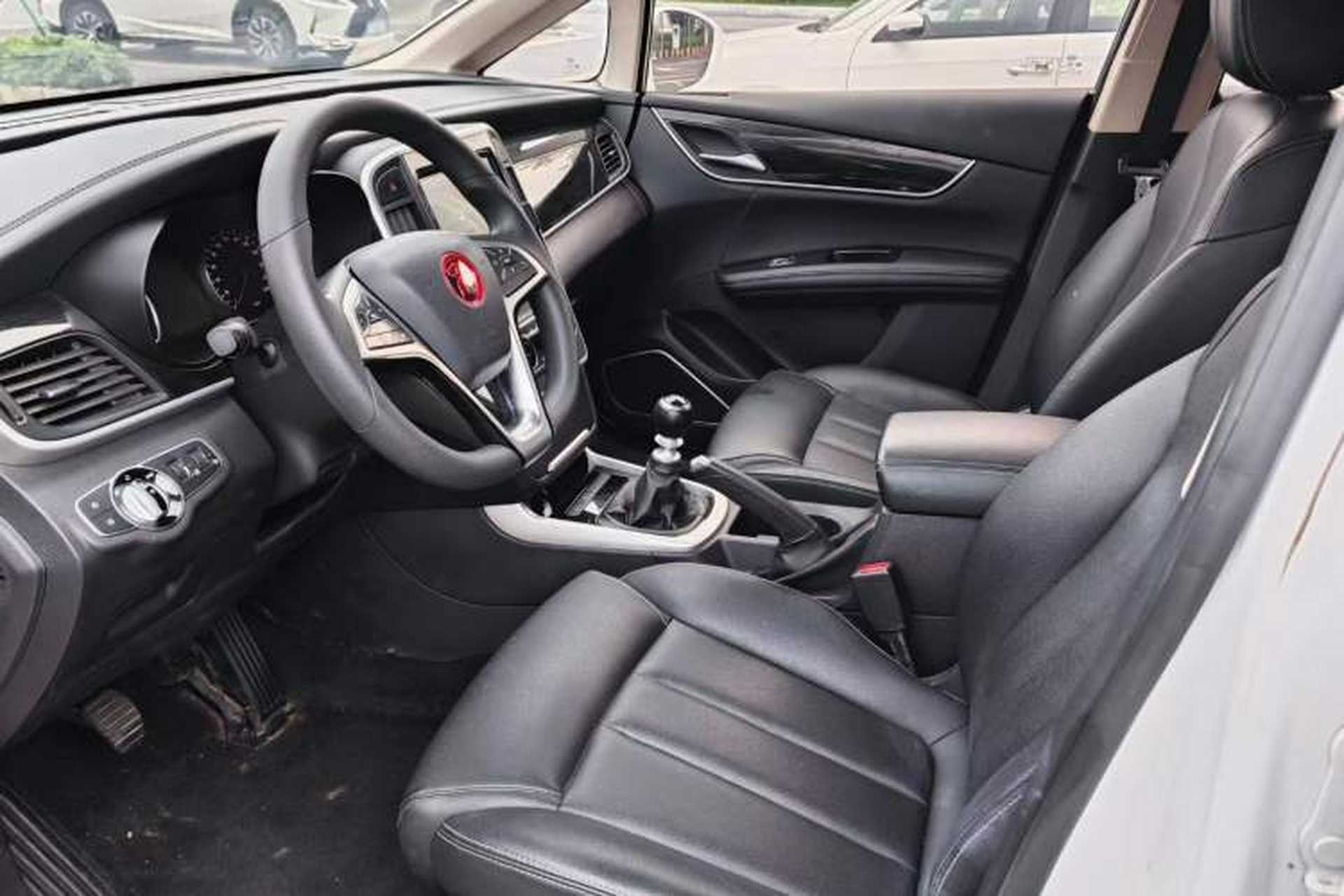 Used BYD Song MAX 2017 1.5T Manual Smart Connect Luxury 7-Seater Interior 4