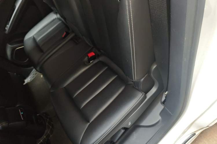 Used BYD Song MAX 2017 1.5T Manual Comfort 7-Seater Interior 4
