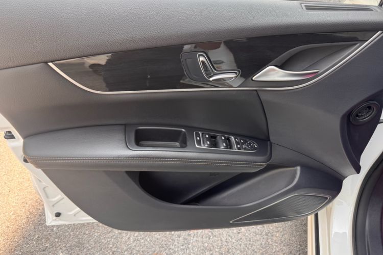 Used BYD Song MAX 2017 1.5T Automatic Smart Connect Prestige 7-Seater Interior 8