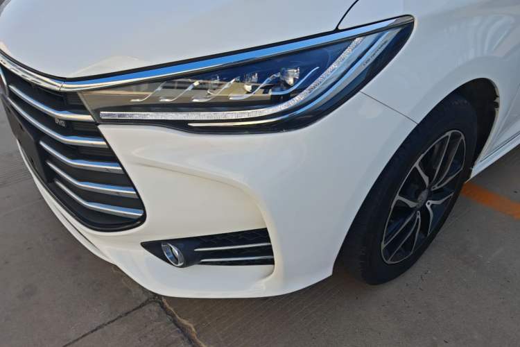 Used BYD Song MAX 2017 1.5T Automatic Smart Connect Elite 7-Seater Left Front Headlight