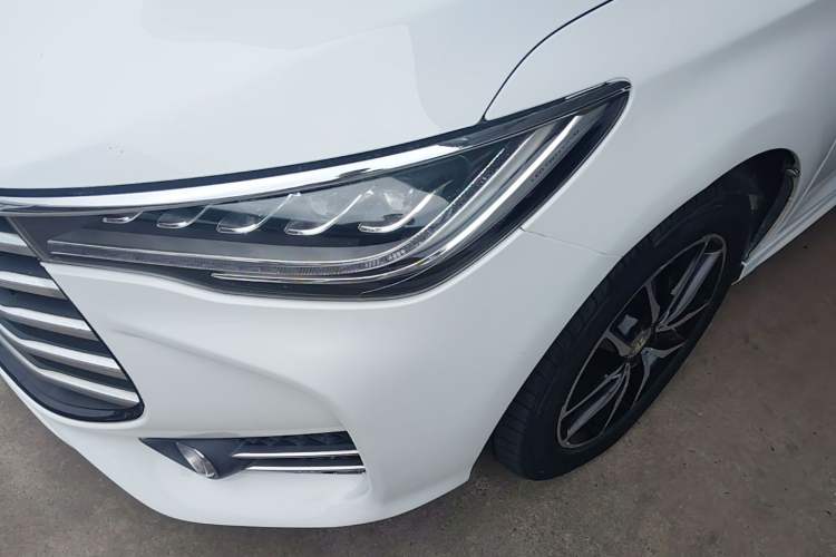 Used BYD Song MAX 2017 1.5T Manual Smart Connect Luxury 7-Seater Left Front Headlight