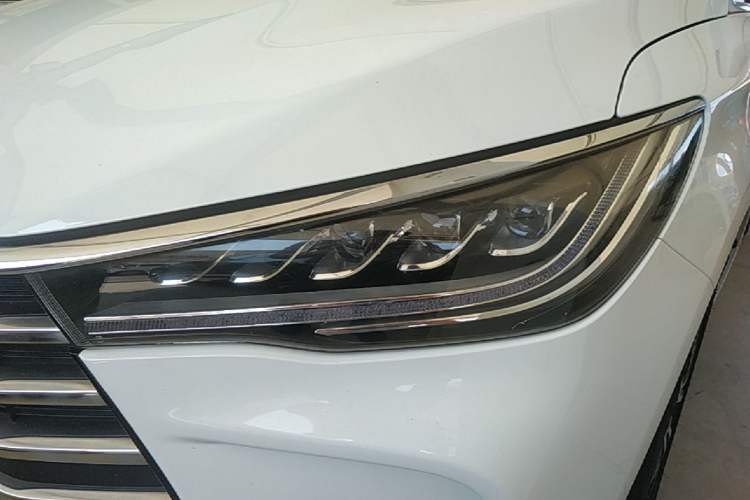 Used BYD Song MAX 2017 1.5T Automatic Smart Connect Elite 7-Seater Left Front Headlight