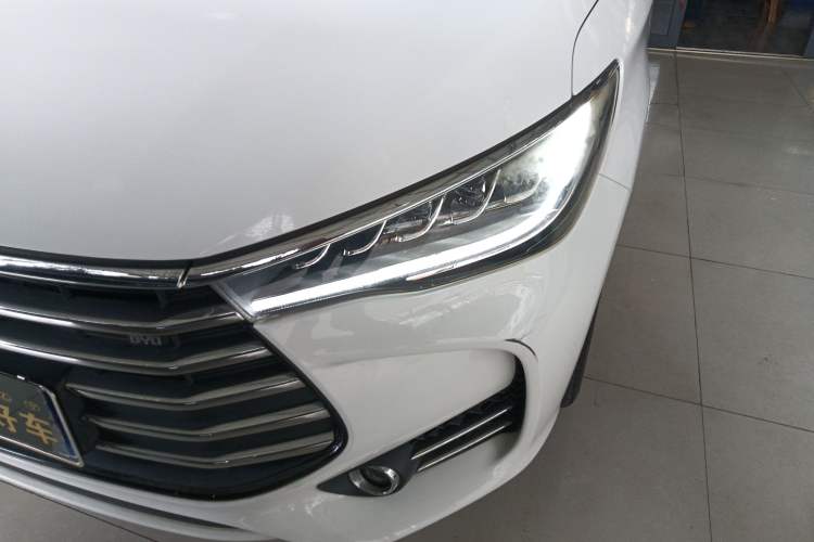 Used BYD Song MAX 2017 1.5T Manual Smart Connect Luxury 7-Seater Left Front Headlight