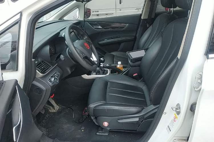Used BYD Song MAX 2017 1.5T Manual Smart Connect Luxury 7-Seater Left Front Seat