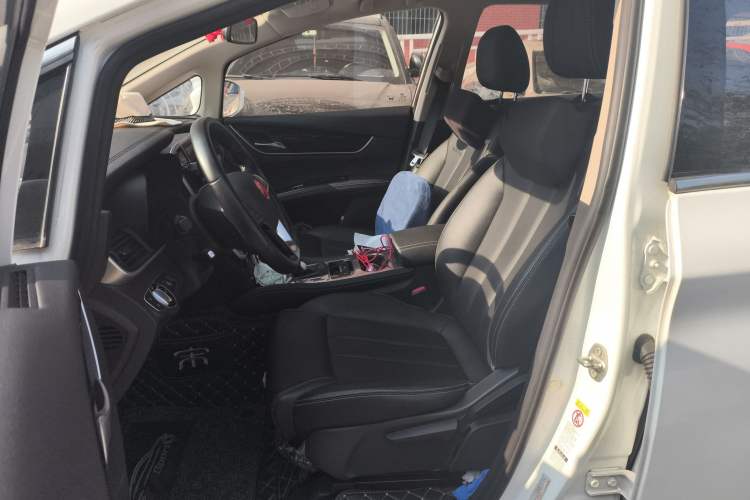 Used BYD Song MAX 2017 1.5T Automatic Smart Connect Elite 7-Seater Left Front Seat