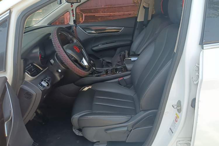Used BYD Song MAX 2017 1.5T Automatic Smart Connect Elite 7-Seater Left Front Seat