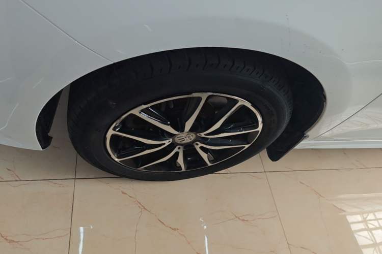 Used BYD Song MAX 2017 1.5T Automatic Smart Connect Elite 7-Seater Left Front Wheel Hub