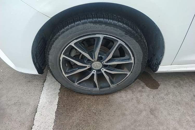 Used BYD Song MAX 2017 1.5T Manual Smart Connect Luxury 7-Seater Left Front Wheel Hub