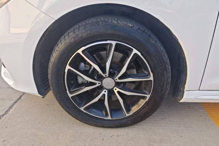 Used BYD Song MAX 2017 1.5T Automatic Smart Connect Elite 7-Seater Left Front Wheel Hub