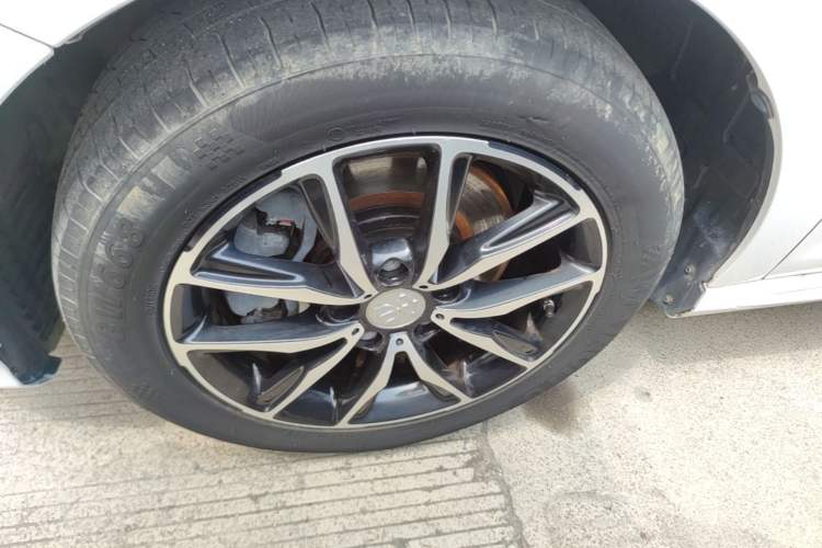 Used BYD Song MAX 2017 1.5T Automatic Smart Connect Elite 7-Seater Left Front Wheel Hub