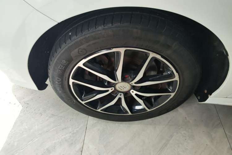 Used BYD Song MAX 2017 1.5T Automatic Smart Connect Prestige 7-Seater Left Front Wheel Hub