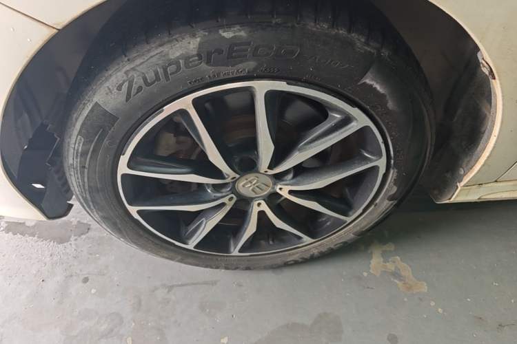 Used BYD Song MAX 2017 1.5T Automatic Smart Connect Prestige 7-Seater Left Front Wheel Hub