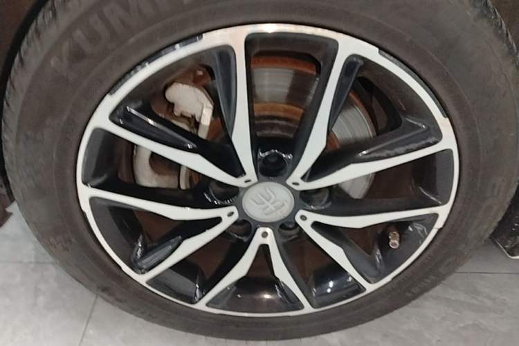 Used BYD Song MAX 2017 1.5T Automatic Smart Connect Luxury 7-Seater Left Front Wheel Hub
