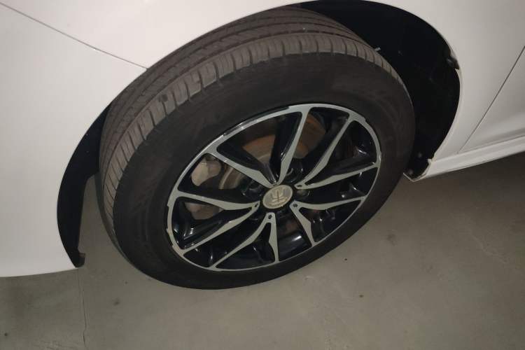 Used BYD Song MAX 2017 1.5T Automatic Smart Connect Luxury 7-Seater Left Front Wheel Hub