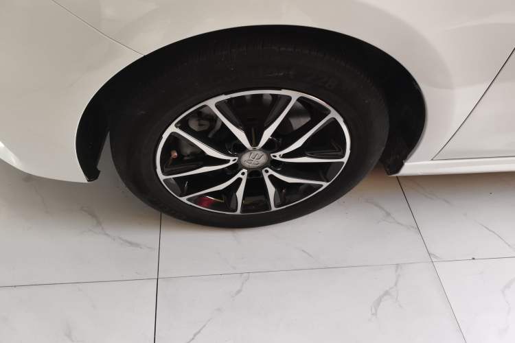 Used BYD Song MAX 2017 1.5T Automatic Smart Connect Elite 7-Seater Left Front Wheel Hub