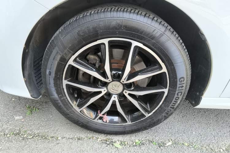 Used BYD Song MAX 2017 1.5T Automatic Smart Connect Elite 7-Seater Left Front Wheel Hub