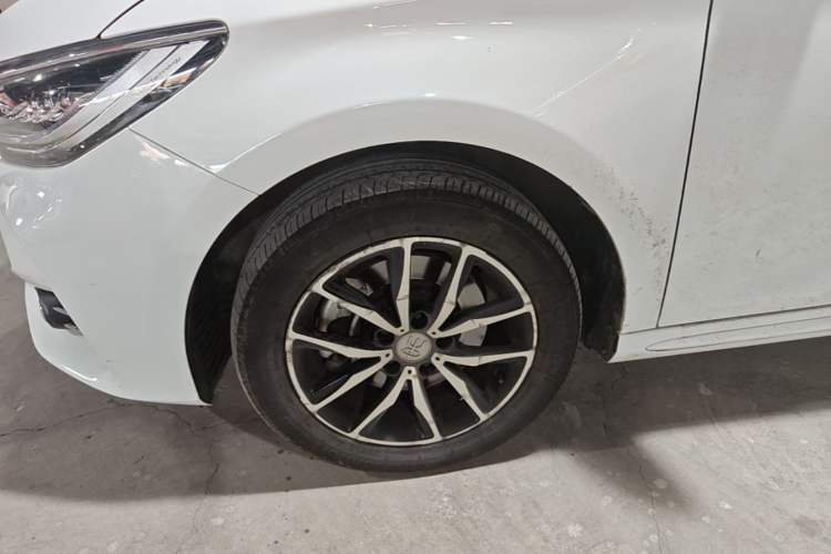 Used BYD Song MAX 2017 1.5T Manual Smart Connect Luxury 7-Seater Left Front Wheel Hub