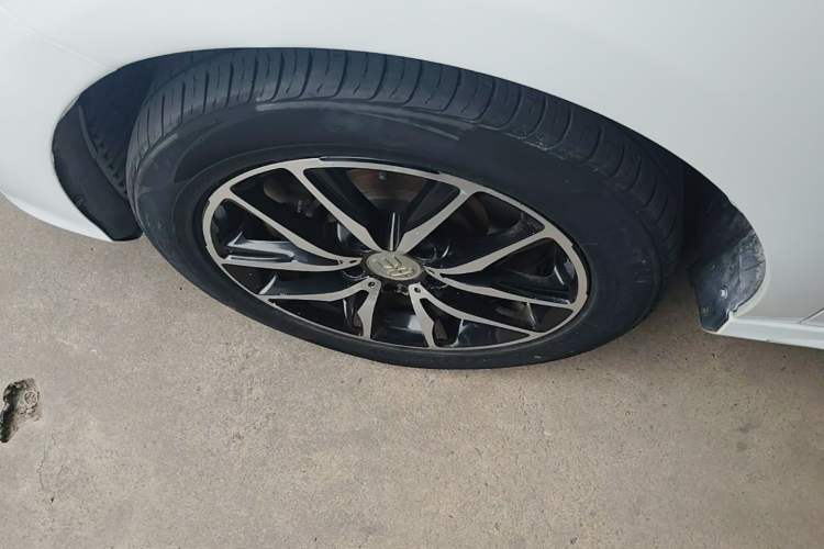 Used BYD Song MAX 2017 1.5T Manual Smart Connect Luxury 7-Seater Left Front Wheel Hub