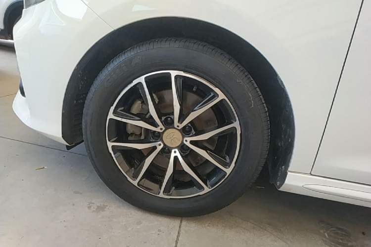 Used BYD Song MAX 2017 1.5T Automatic Smart Connect Elite 7-Seater Left Front Wheel Hub